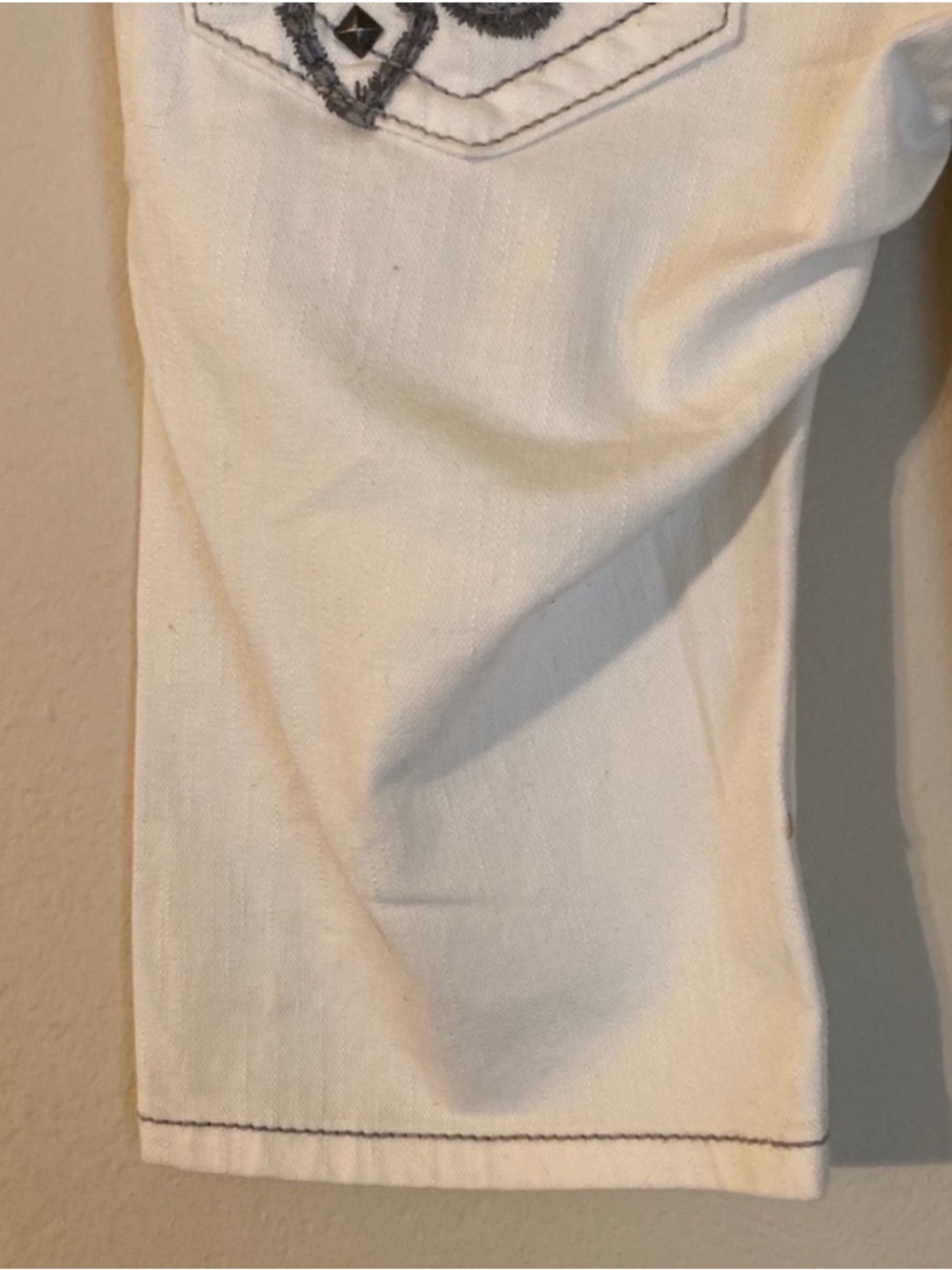 MISS ME white fleur-de-lis Bermuda shorts - Picture 2 of 4
